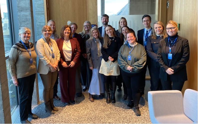 Mynd frá fundi með íslenskum þingmönnum og danskri sendinefnd Mynd frá fundi með íslenskum þingmönnum og danskri sendinefnd