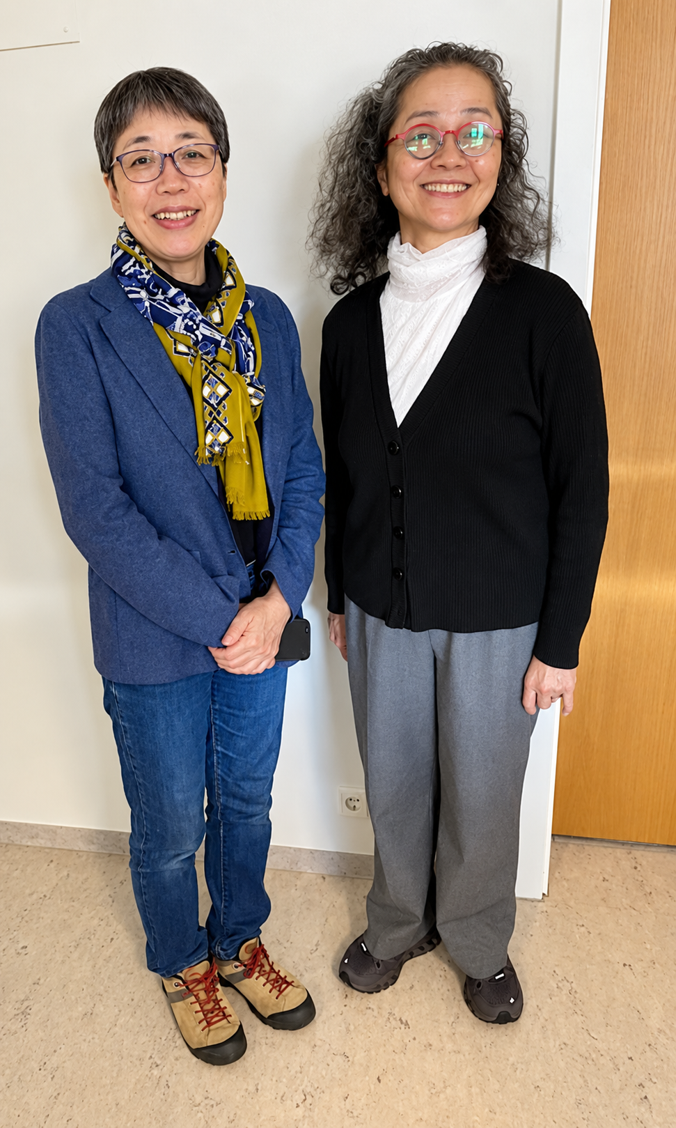 Kimiko Aoki til hægri, Rika Tanioka til vinstri.